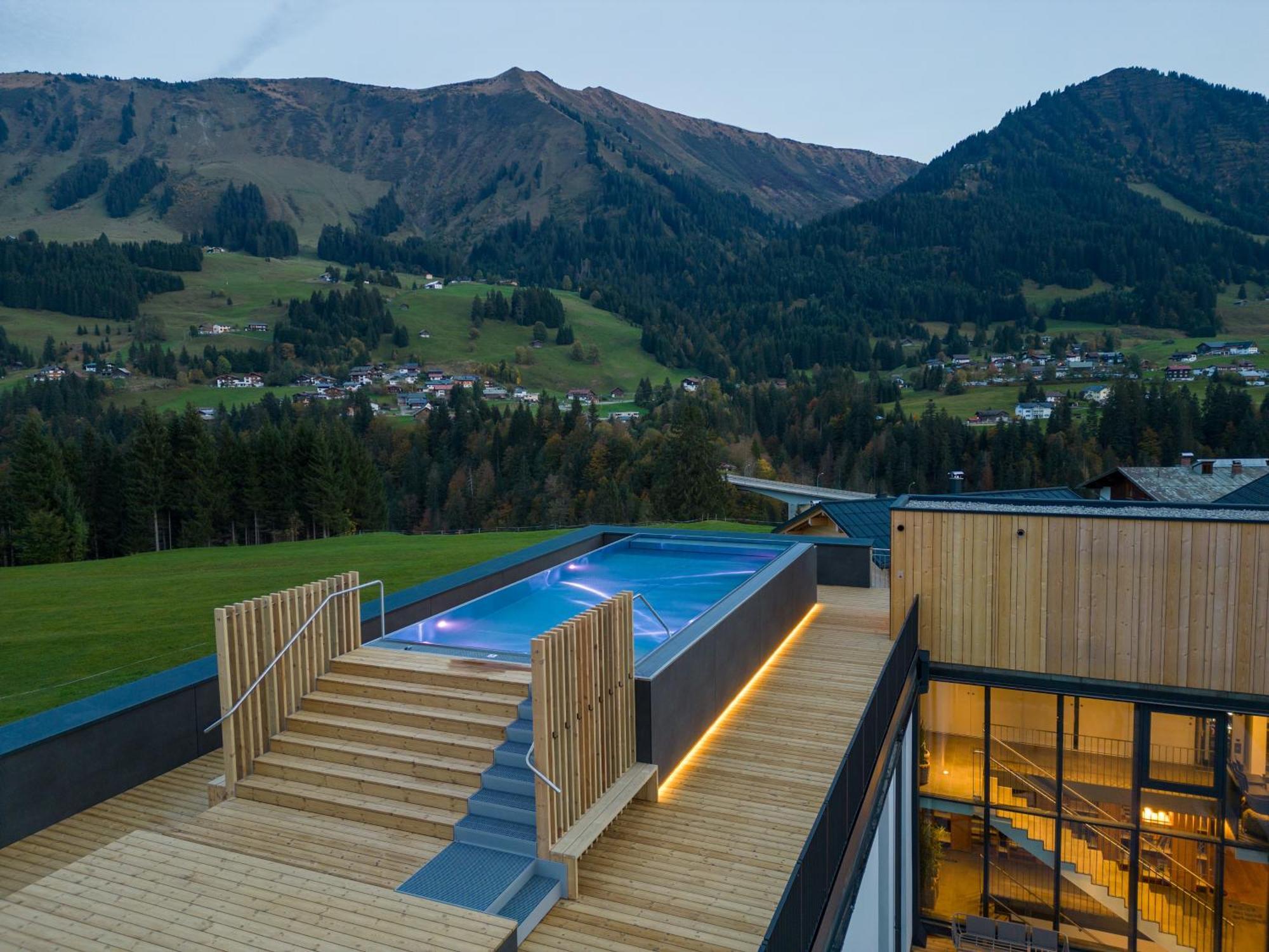 Genuss- & Aktivhotel Sonnenburg Riezlern Esterno foto