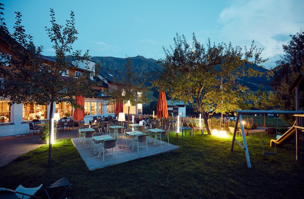 Genuss- & Aktivhotel Sonnenburg Riezlern Esterno foto